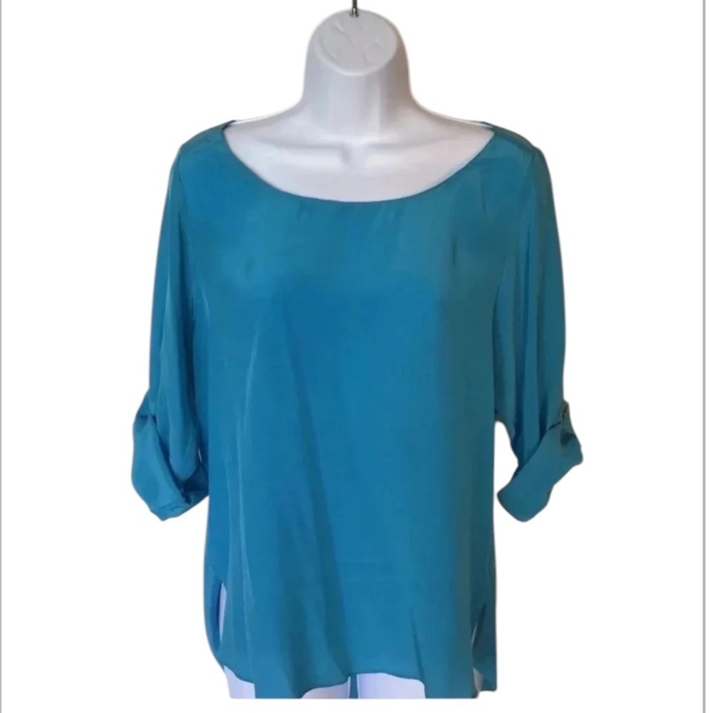 Amanda Uprichard blue silk blouse boat neck tan sleeves hi low hem Size S - Picture 8 of 9